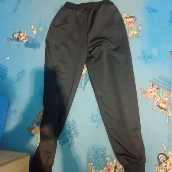 Pantaloni negri la moda foarte faini