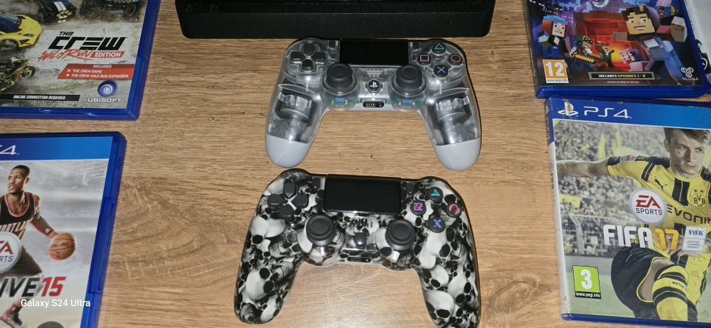 PS4 Slim-400 Гб + 2 Контролера и 8 игри