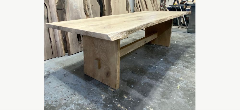 Маси трапезни и холни масивно дърво