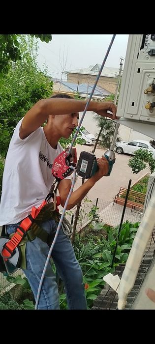 Установка кондиционеров альпинистом