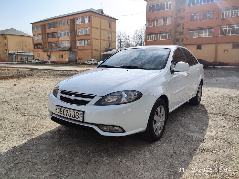 Avtomobil sotiladi halol va yangidek