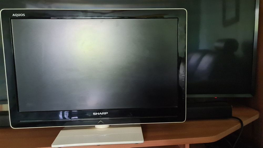 Продавам 24 инча тв Sharp