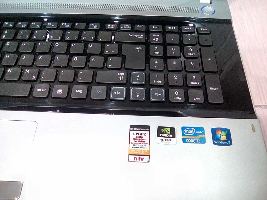 Лаптоп SAMSUNG RV720 - 2 ядра , 4 логически процесора