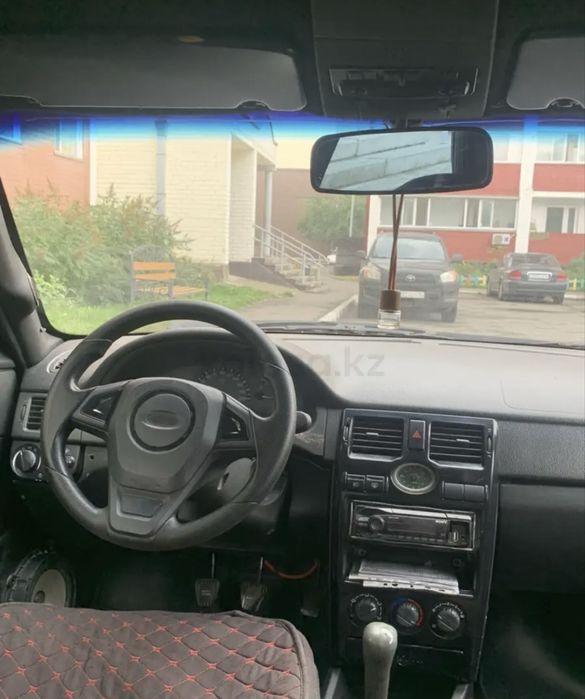 Приора  продам срочно