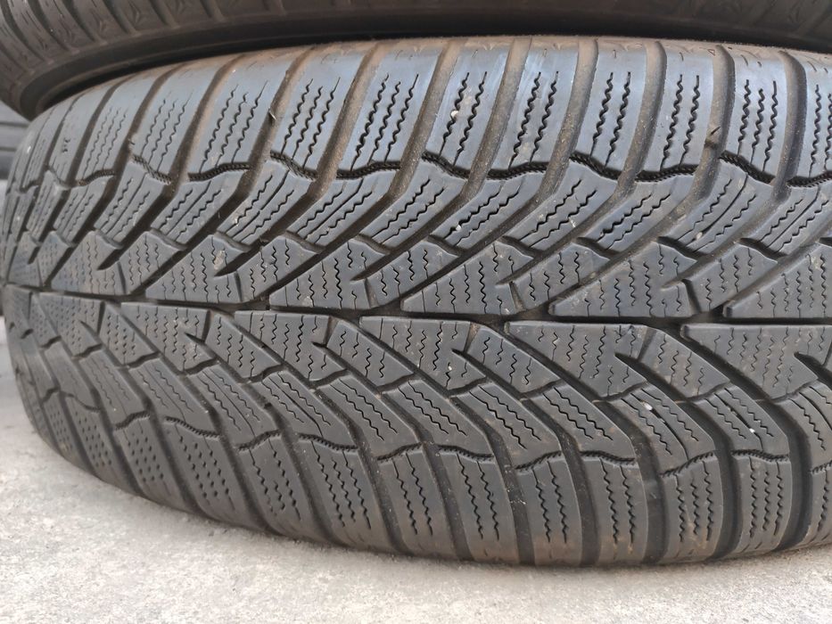 2бр Зимни гуми 215 65 17 - Kumho - DOT 2023