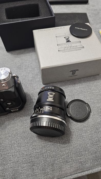Vând obiectiv MF  TTArtisan 17 mm f1.4, montura Fujifilm X
