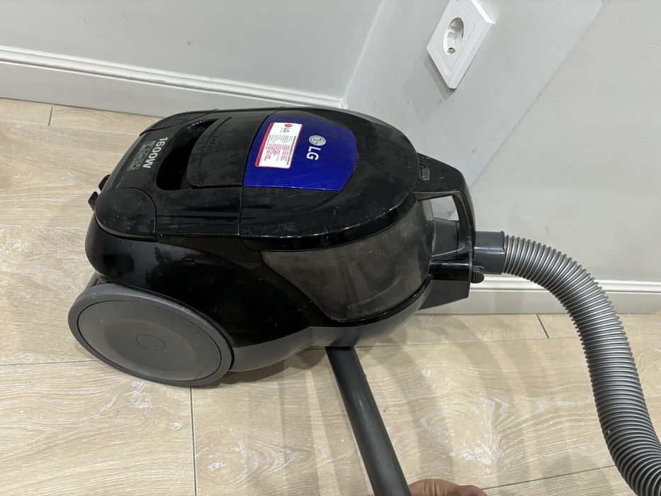 Пылесос LG 1600W