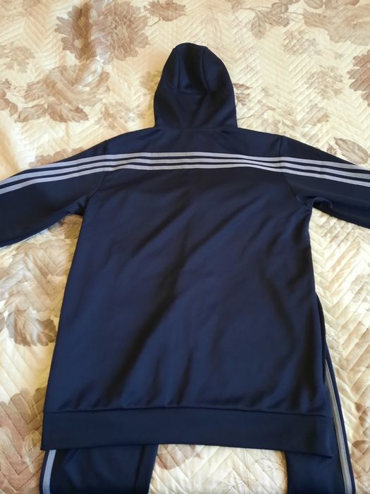 Екип на марката Adidas