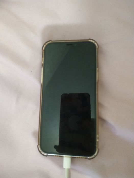 Продам сотовый телефон iPhone 12  (64)
