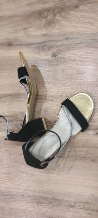 Стилни дамски сандали