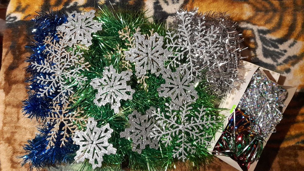 Новогодние елочные игрушки