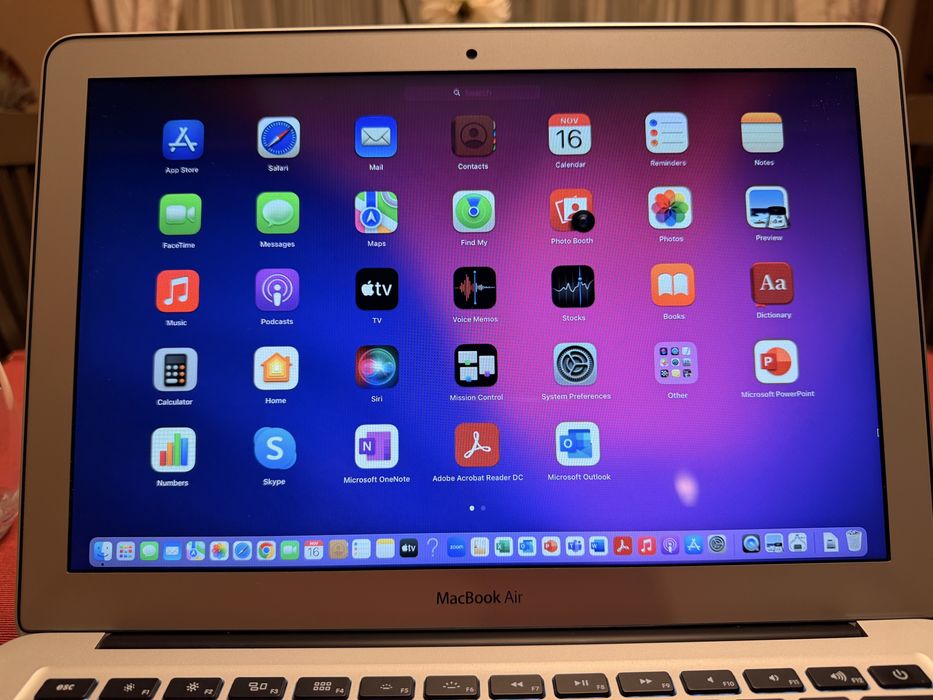 Macbook Air 13” (Early 2015), stare foarte buna, 250 GB SSD,4 G RAM