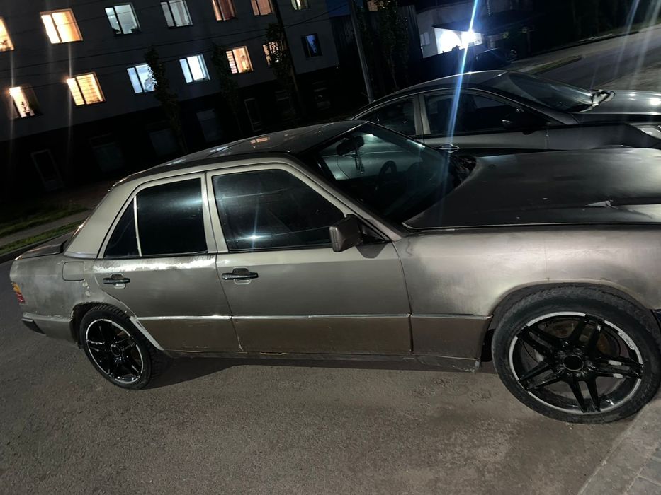 Мерседес 124 2.3