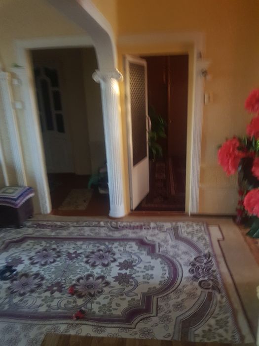 4 холалг квартира сотилади 9 этажлие 8 этаж