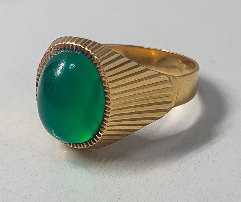 Inel din aur de 14K cu smarald cabochon – mărimea 56, gramaj 5,90 g