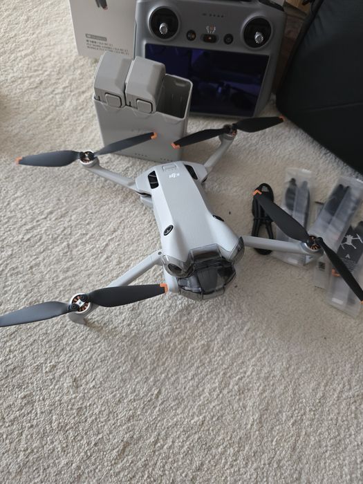 DJI Mini 4 Pro Fly More Combo RC2