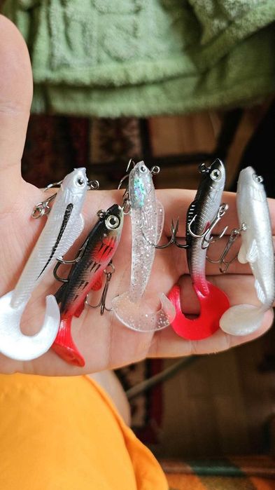 Комплект 5 риболовни примамки за хищни риби с кутия – създадени за българските водоеми