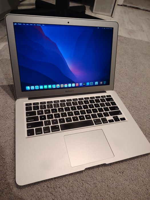 MacBook Air Intel i7 2.2 GHz Dual-Core
Intel UHD Graphics 630 1536 MB