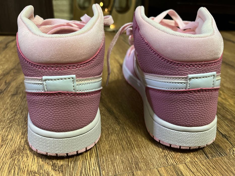 Pantofi sport damă Nike Air Jordan 1 Mid