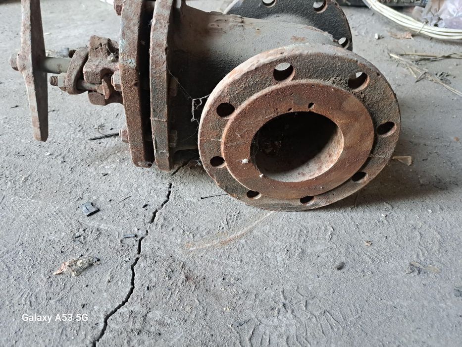 Продам две задвижки