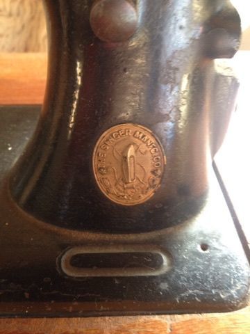 Vand masina de cusut veche SINGER nemteasca in stare de funtionare