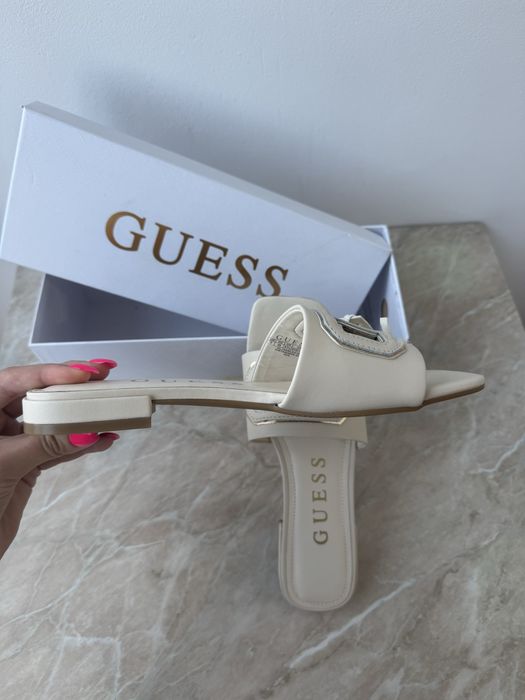 Чехли с лого GUESS