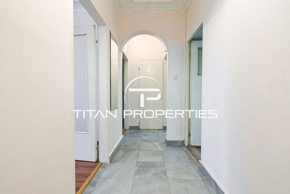 Тристаен за продажба в ж.к Света Троица