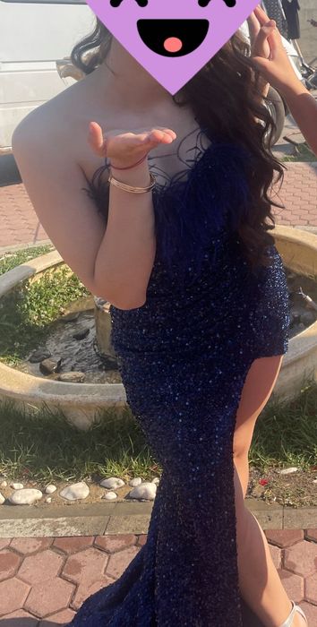 Дълга синя рокля със цепка