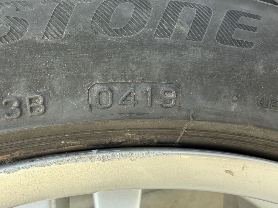Продавам джанти Спорт пакет Style 68 5x120 72.6  Предни- 7.5Jx17 ET41 Задни - 8.5Jx17 ET50 Стават за е36,е46 и др. Едната джанта има нужда от заварка!