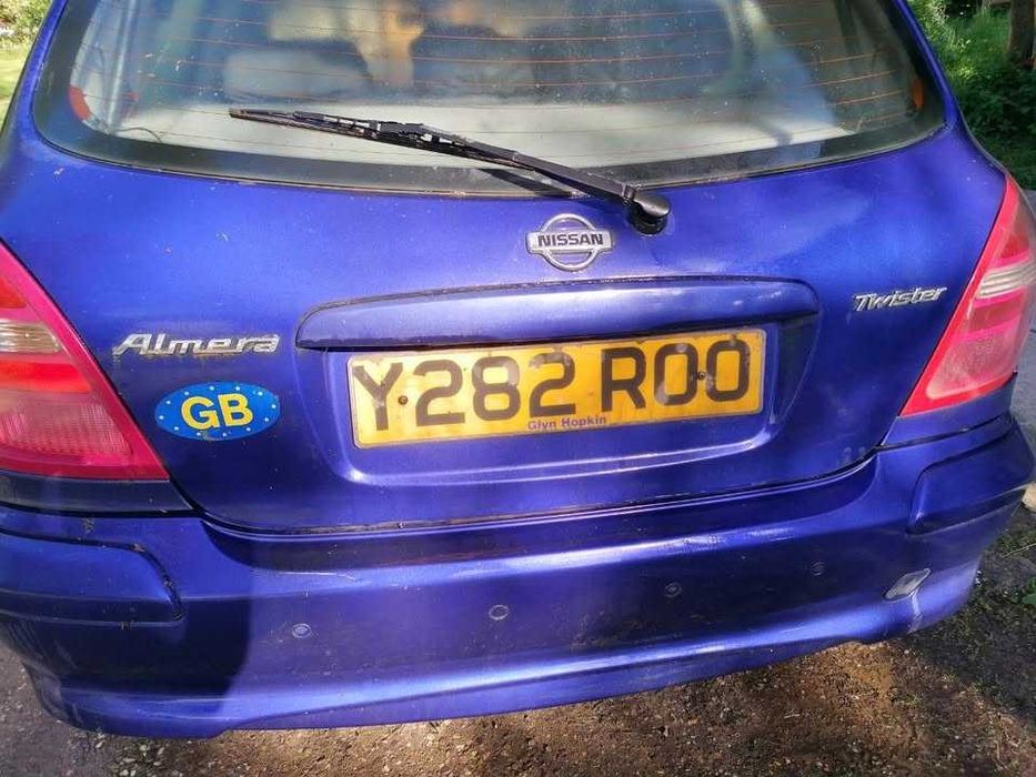 Nissan Almera Twister