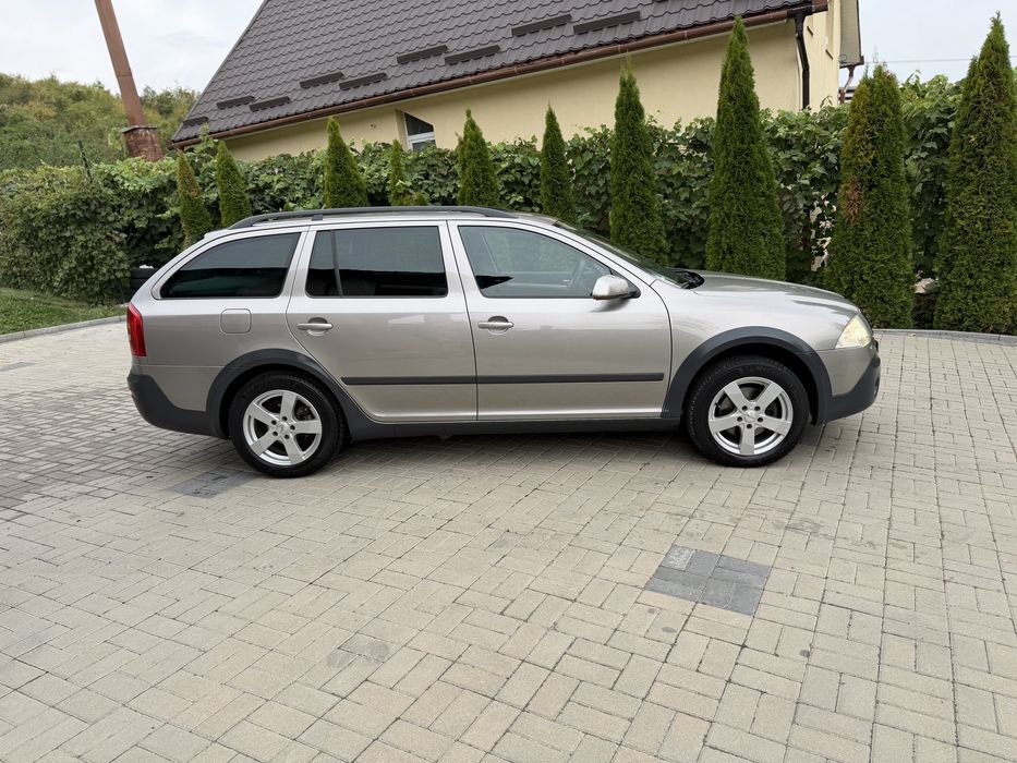 Skoda octavia scout 2.0 tdi /4x4 /xenon / trapa