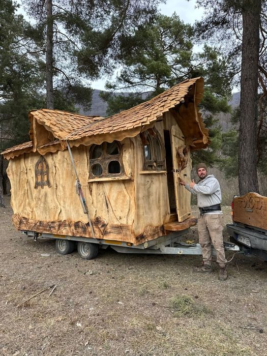 Casă locuibilă rustică disponibilă