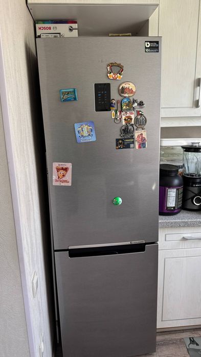 Холодильник Samsung 328 литров Инверторный мотор