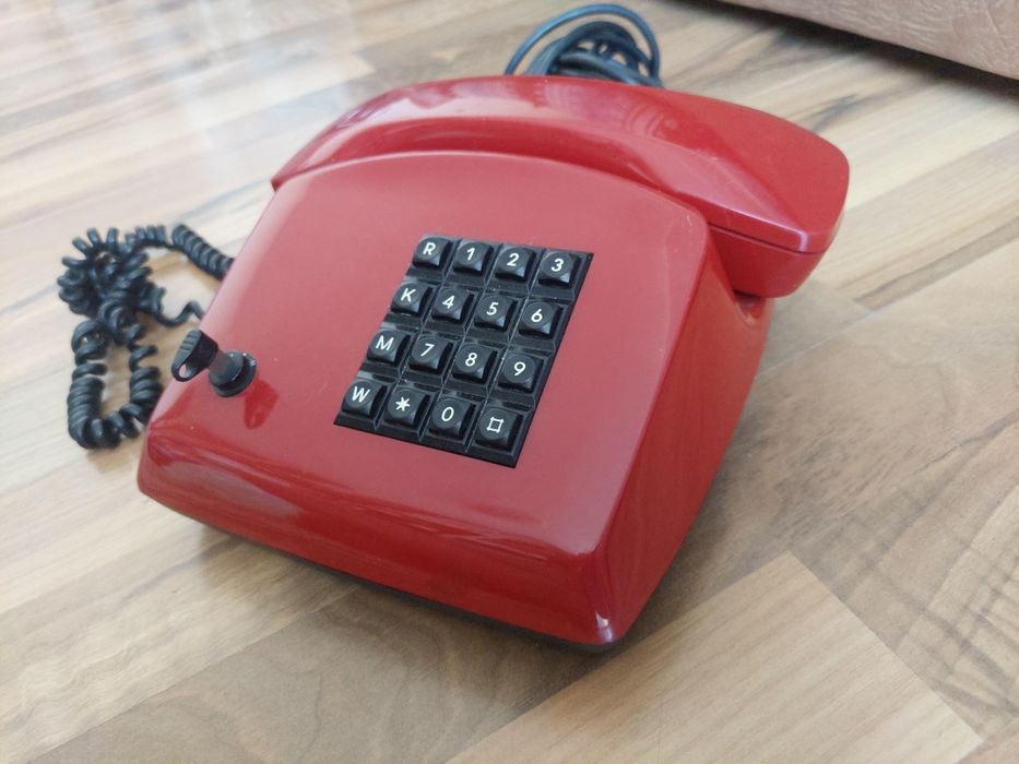 Telefon fix cu butoane ,ideal pentru decor ,culoare visiniu