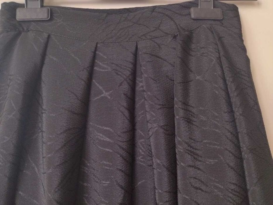 Черна копринена пола, размер M