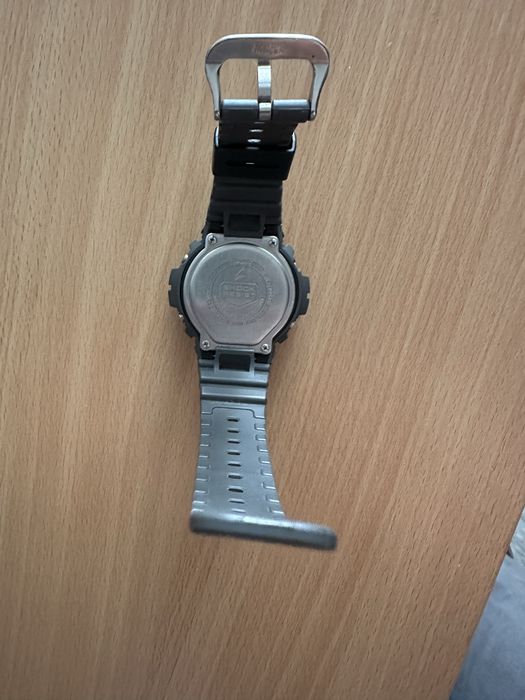 Vând ceas Casio G-Shock DW-6900, original, în stare bună de funcționare.