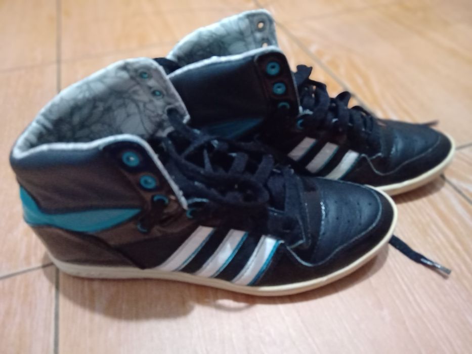 Кроссовки "Adidas", женские