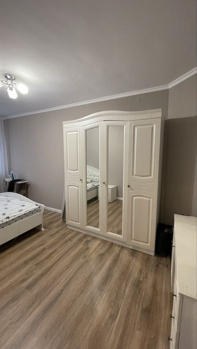 Продам б/у спальный гарнитур Без матраца