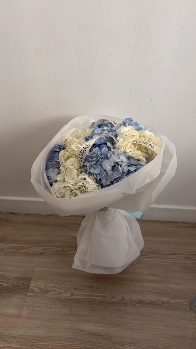 Продам цветы очень красивые.