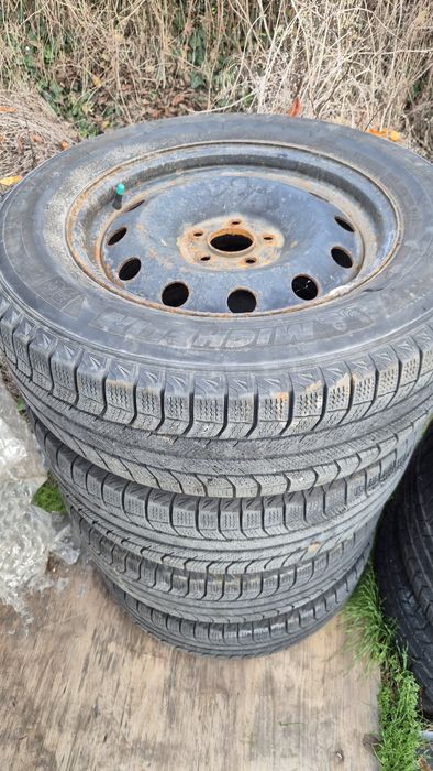 235.65.17 Гуми с джанти 5х114