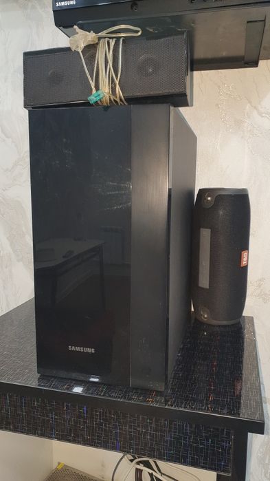 Продаются напольные колонки Samsung