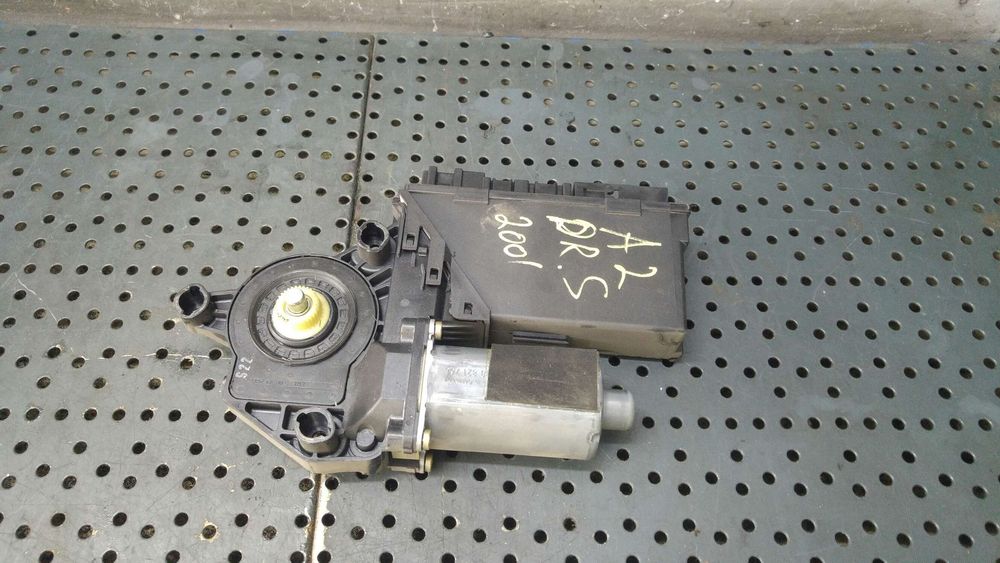 Motoras macara dreapta spate audi a2 8z0 8z0959802b