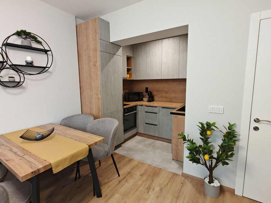 Дава се под наем Двустаен апартамент в Варна, Център - 85 кв.м за 718.08 € - Снимка #3