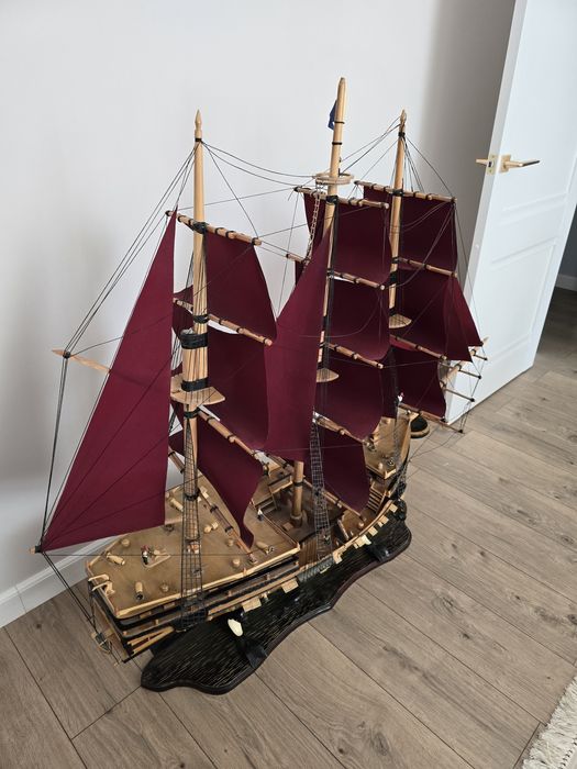 Продам корабль сувенирный