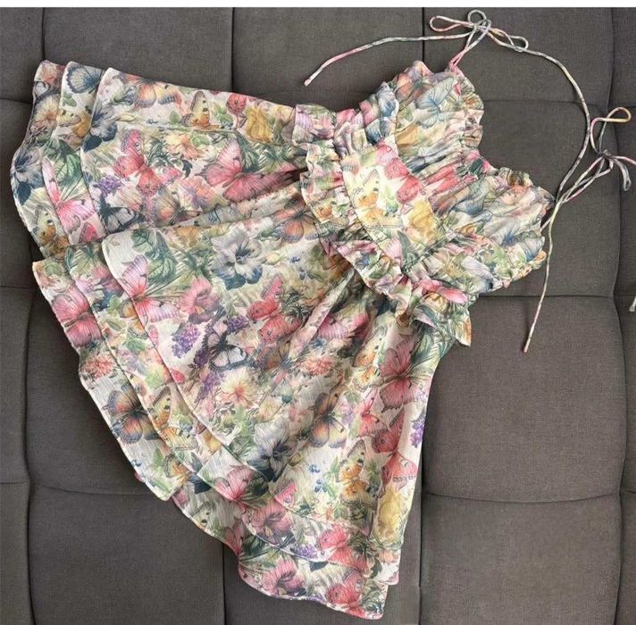 Нежна рокля с пеперуди. Размер хс/с