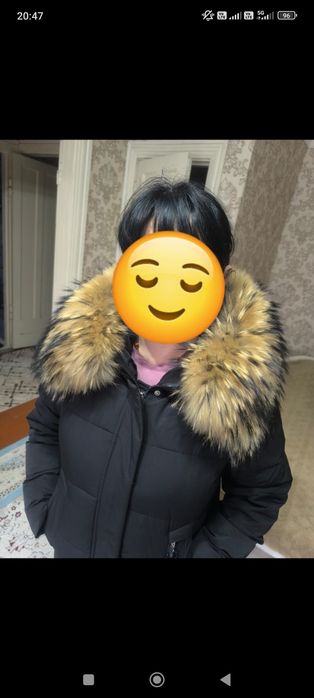 Пуховик тёплый почти новый с натуральным мехом в идеальном состоянии