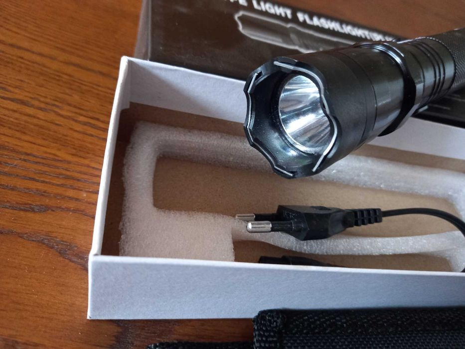 Lanterna cu electrosoc,din duraluminiu