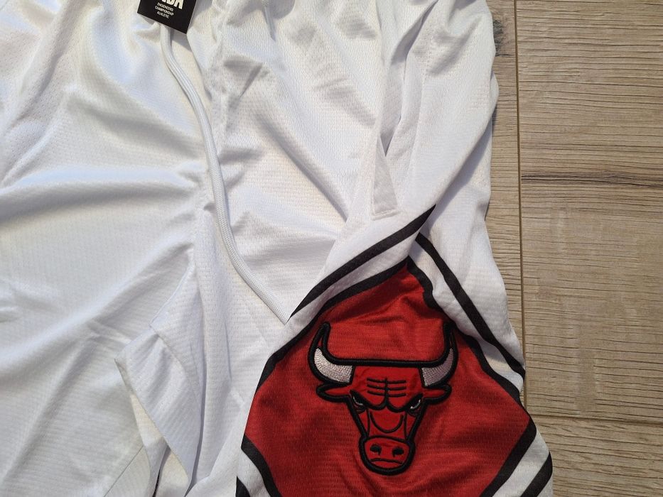 Баскетболни шорти на Чикаго Булс!