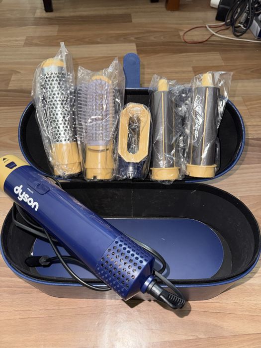 СРОЧНО продаю фен Dyson