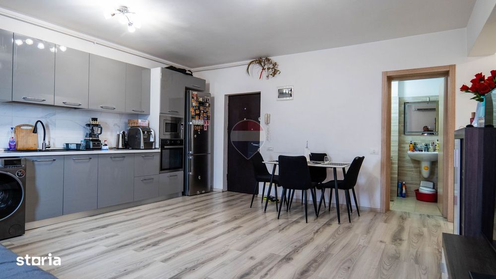 Apartament cu 3 camere de vânzare